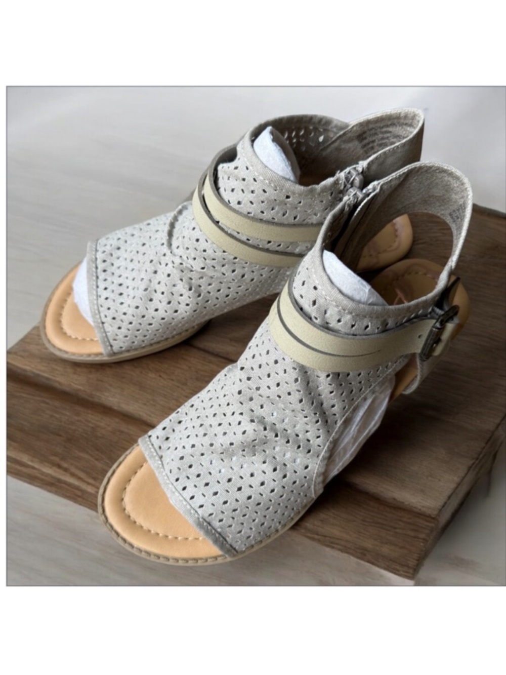 Blowfish Women's Barton Malibu Perforated Sandals Taupe